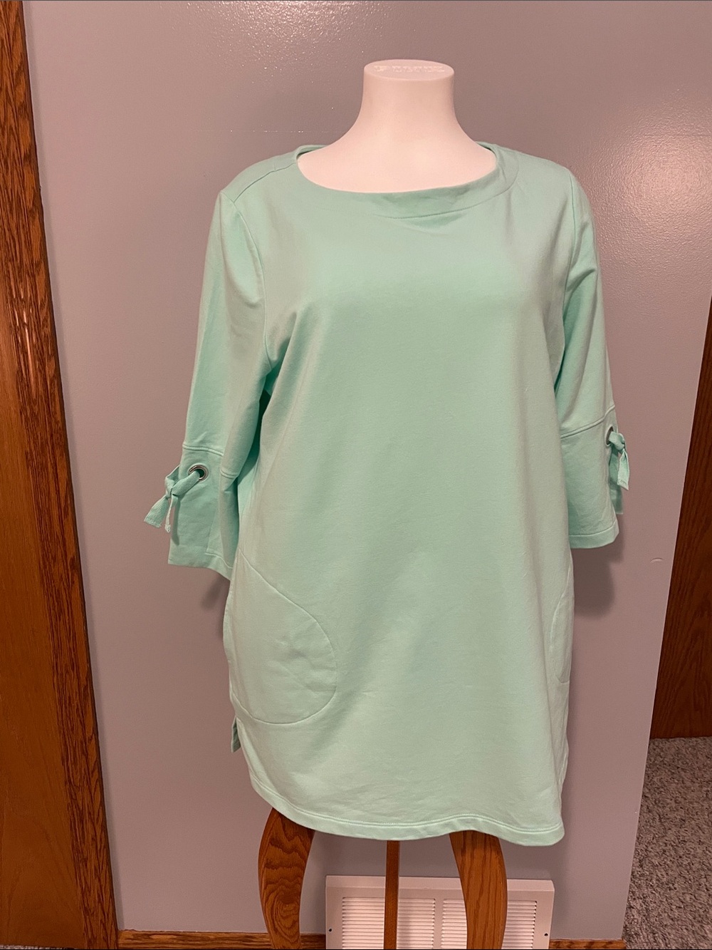 D & Co. Active Large Mint Green Tunic Shirt with Sleeve Ties.